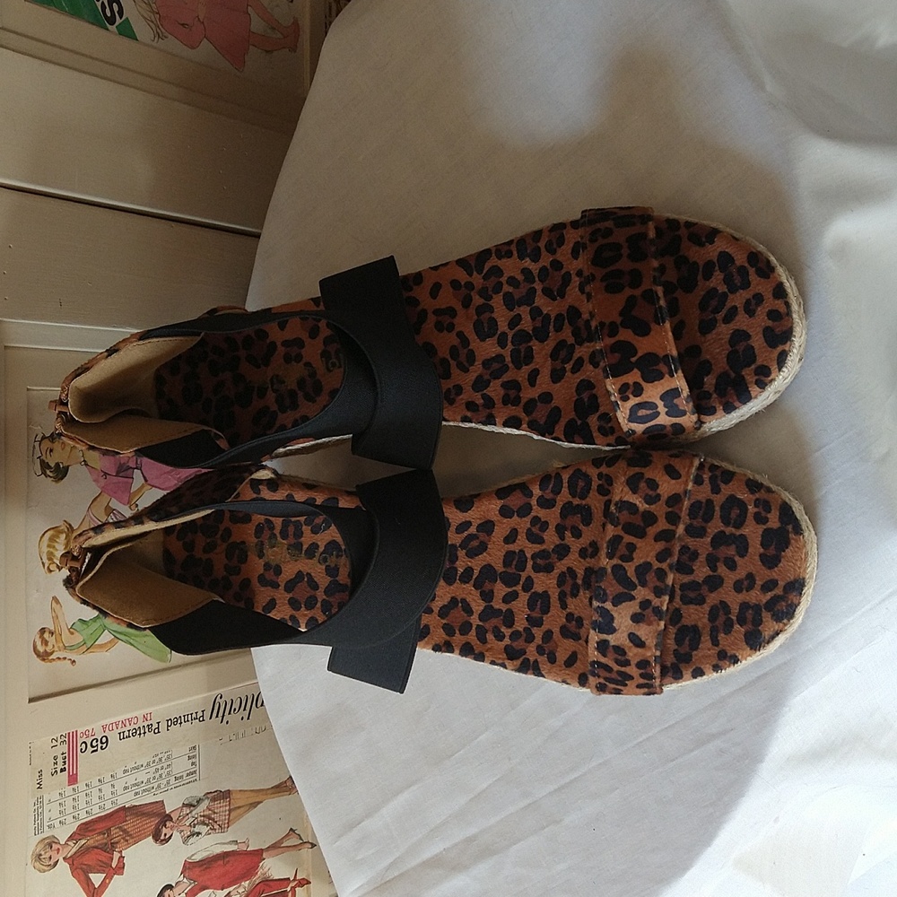 NWOT Jolimall leopard print sandals Sz 8👡
